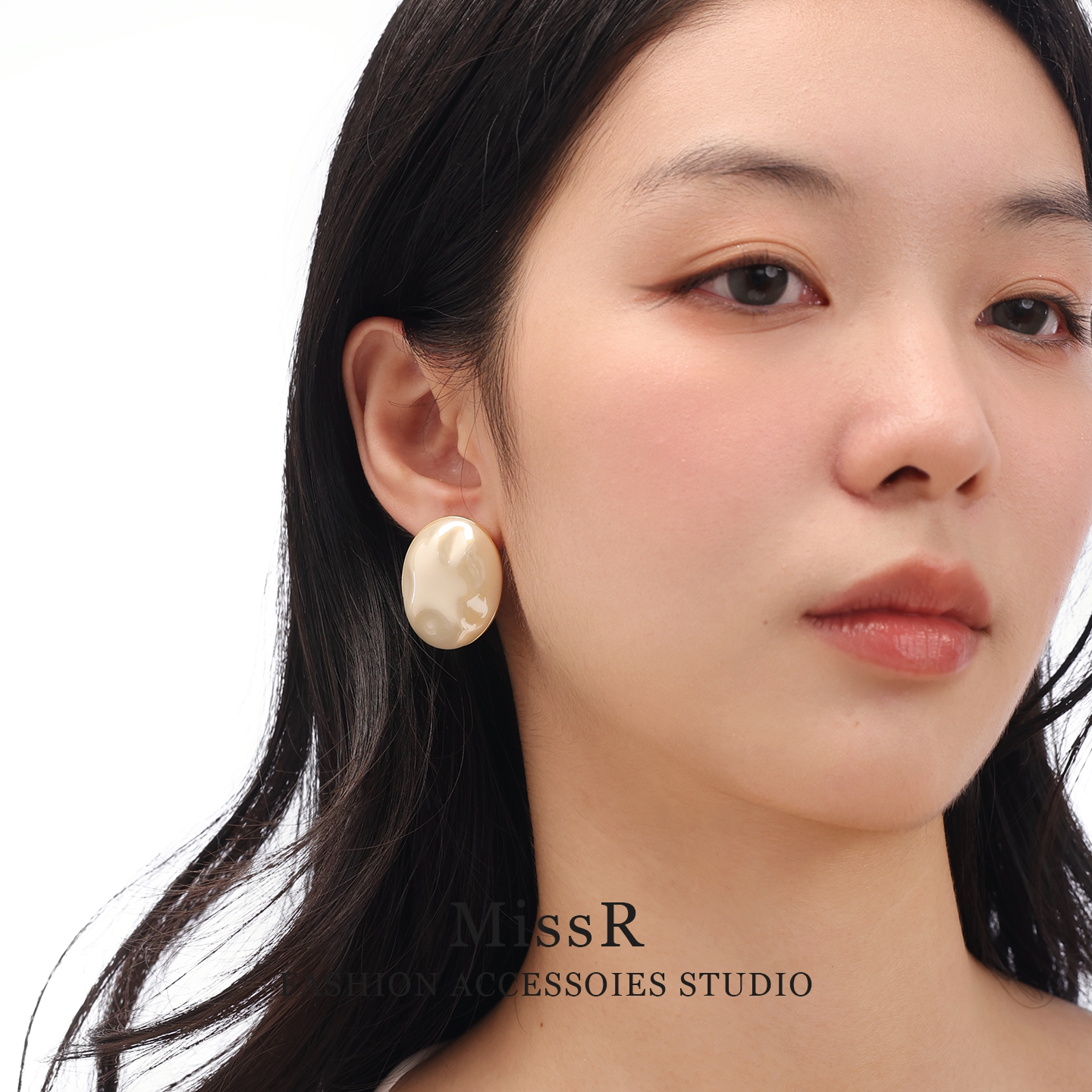 气质夸张香槟色椭圆形珍珠耳钉女新款高级感轻奢独特小众耳环耳饰