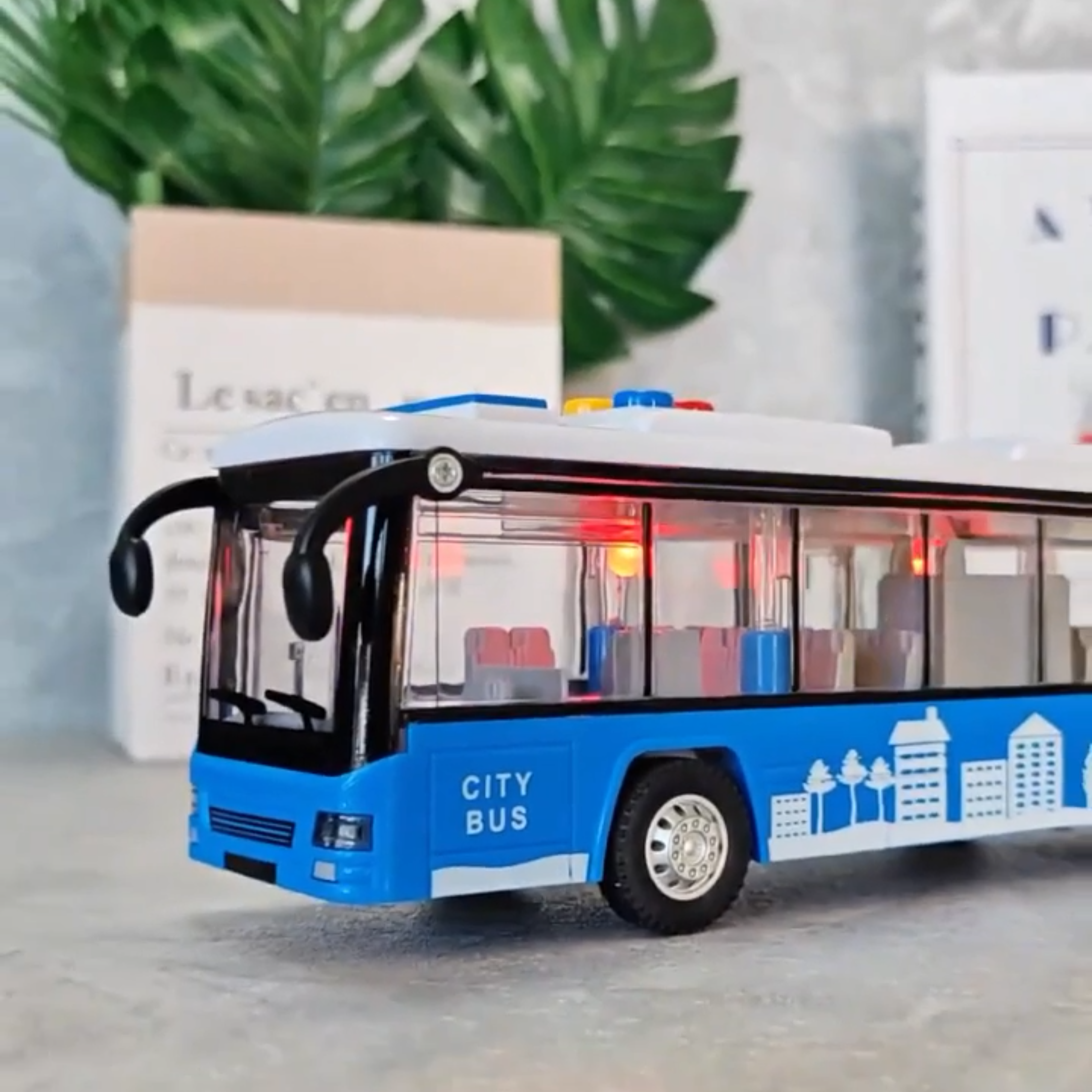 火车特大号公交车玩具可开门仿真声光儿童讲故事大巴士玩具