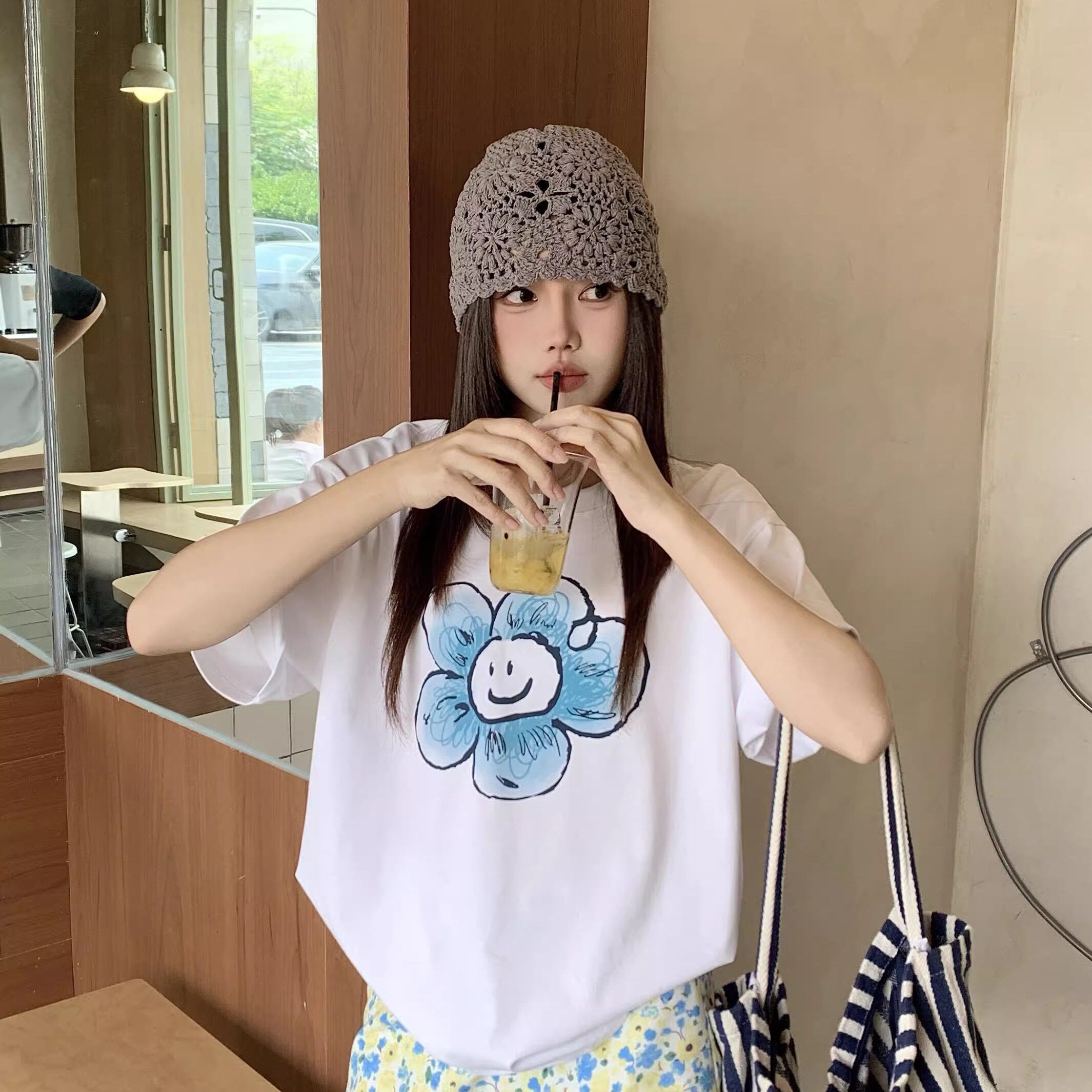 SYMOCOLOR 简约花朵笑脸印花短袖T恤女夏季白色复古休闲百搭上衣图片