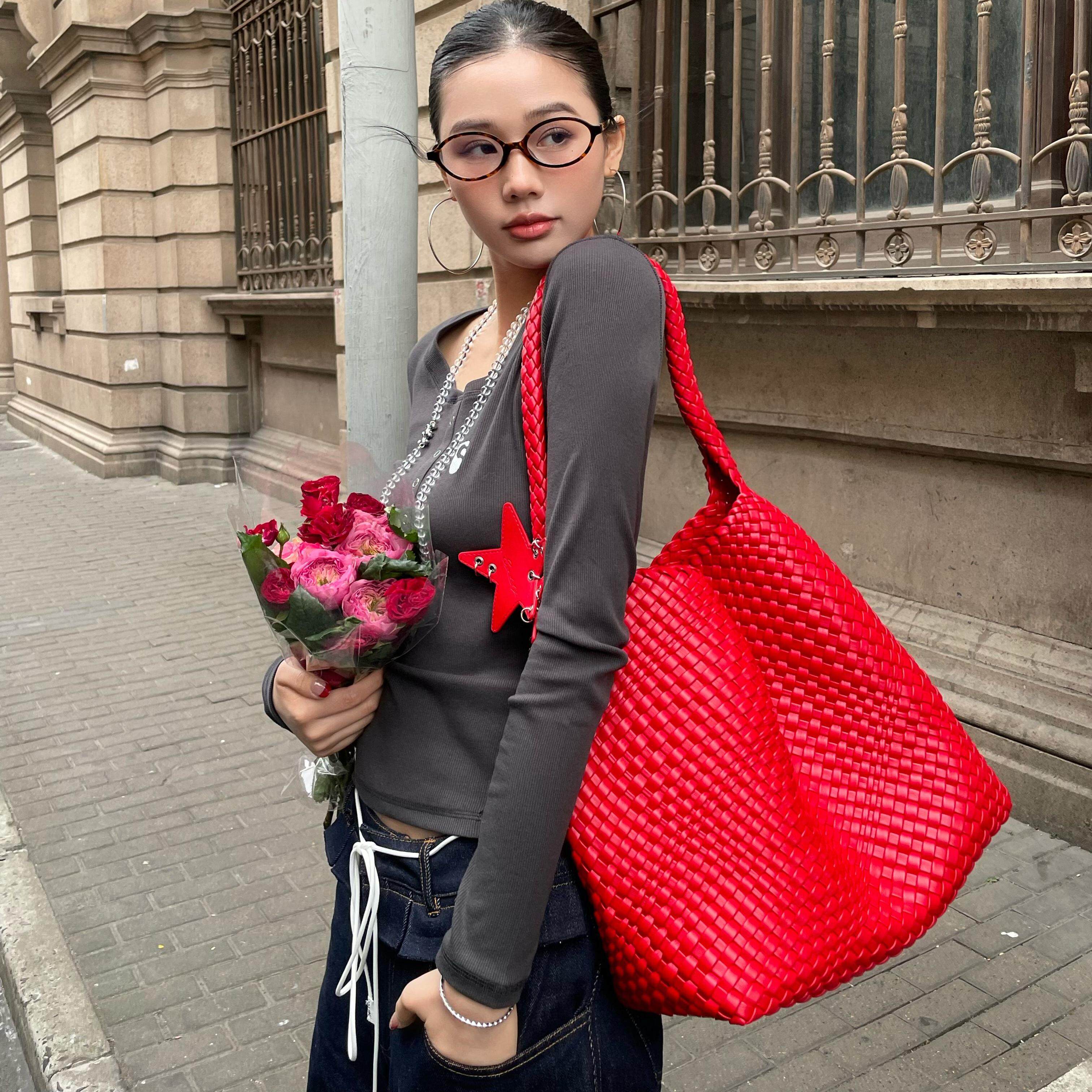 SYMOCOLOR半开领刺绣美式复古通勤短款长袖T恤百搭修身辣妹上衣女