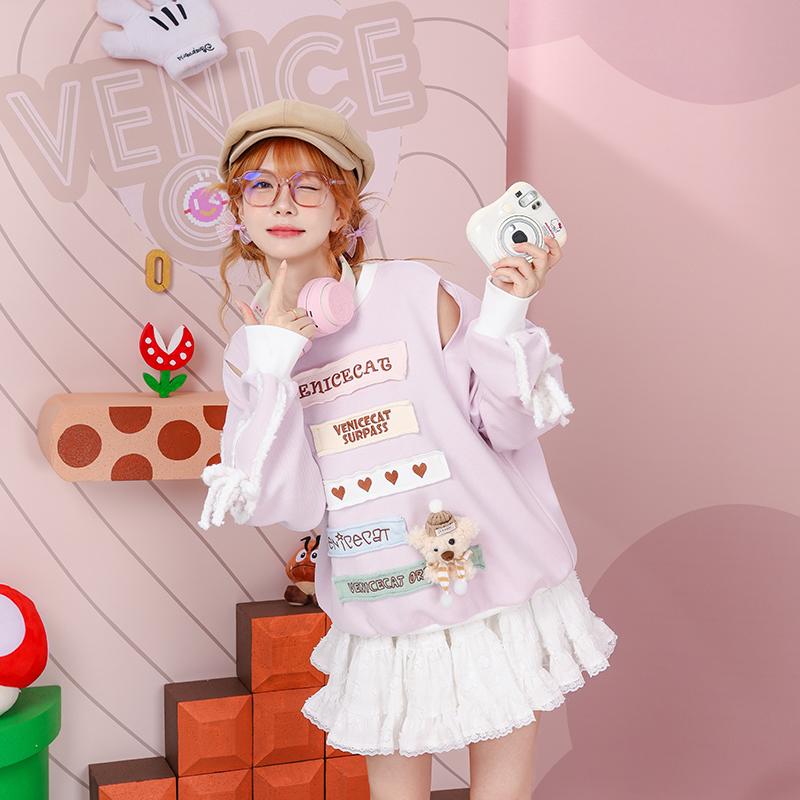 拼色贴布字母露肩宽松卫衣