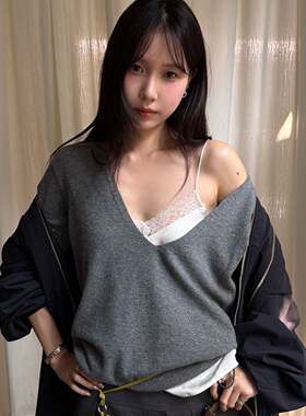 WAIT MORE秋冬韩系百搭休闲风宽松针织上衣纯色V领毛衣女06526