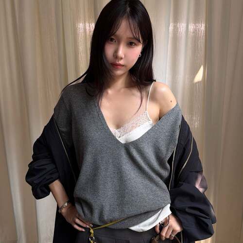 WAIT MORE秋冬韩系百搭休闲风宽松针织上衣纯色V领毛衣女06526