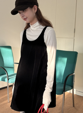 MEIZI2025冬季新款连衣裙女法式丝绒U领背心裙超火的赫本风连衣裙