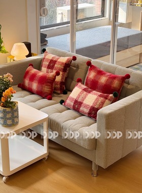 DDP红色格纹毛球抱枕卧室家用车载靠垫可拆卸圣诞新年生日乔迁