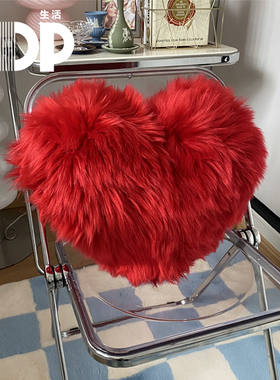 DDP原创手工正红色纯色爱心长毛绒抱枕卧室ins不规则家用汽车靠垫
