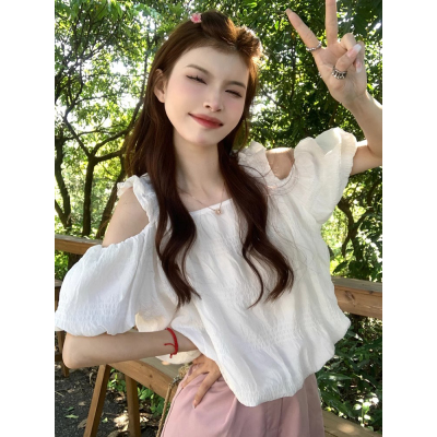 白色短款一字肩吊带上衣女夏法式娃娃衫泡泡袖露肩搭配山本裤衬衫