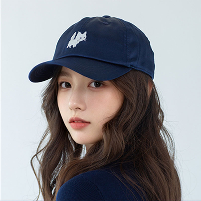 轻奢绸缎小猫刺绣女款棒球帽
