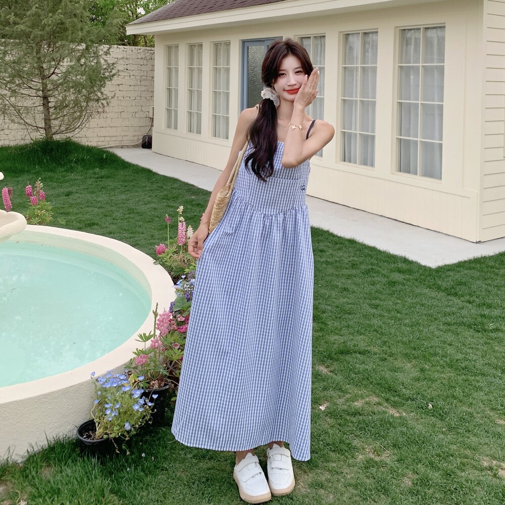 蓝色条纹设计感吊带连衣裙女2025夏新款法式温柔风气质减龄a字裙,女装连衣裙,茜茜公主