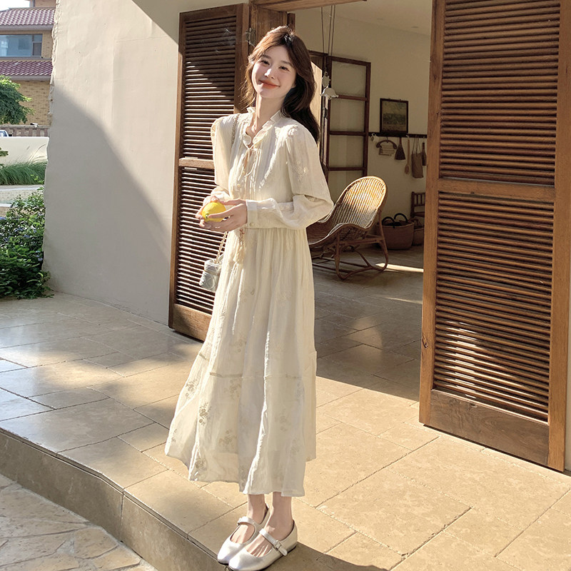 米白色刺绣仙女连衣裙女2024秋季新款法式漂亮温柔风甜美气质长裙，女装连衣裙，茜茜公主