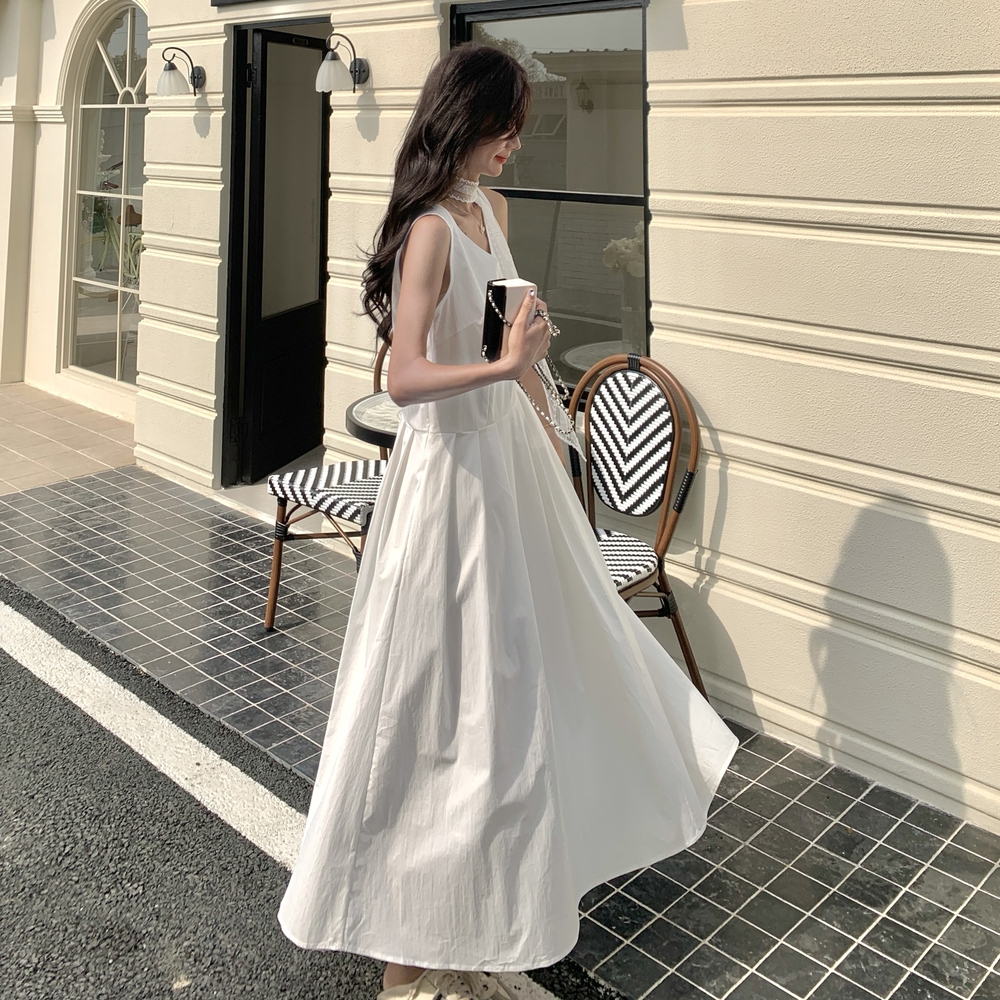 白色无袖v领连衣裙女2025夏季新款今年流行高级感简约气质背心裙，女装连衣裙，茜茜公主