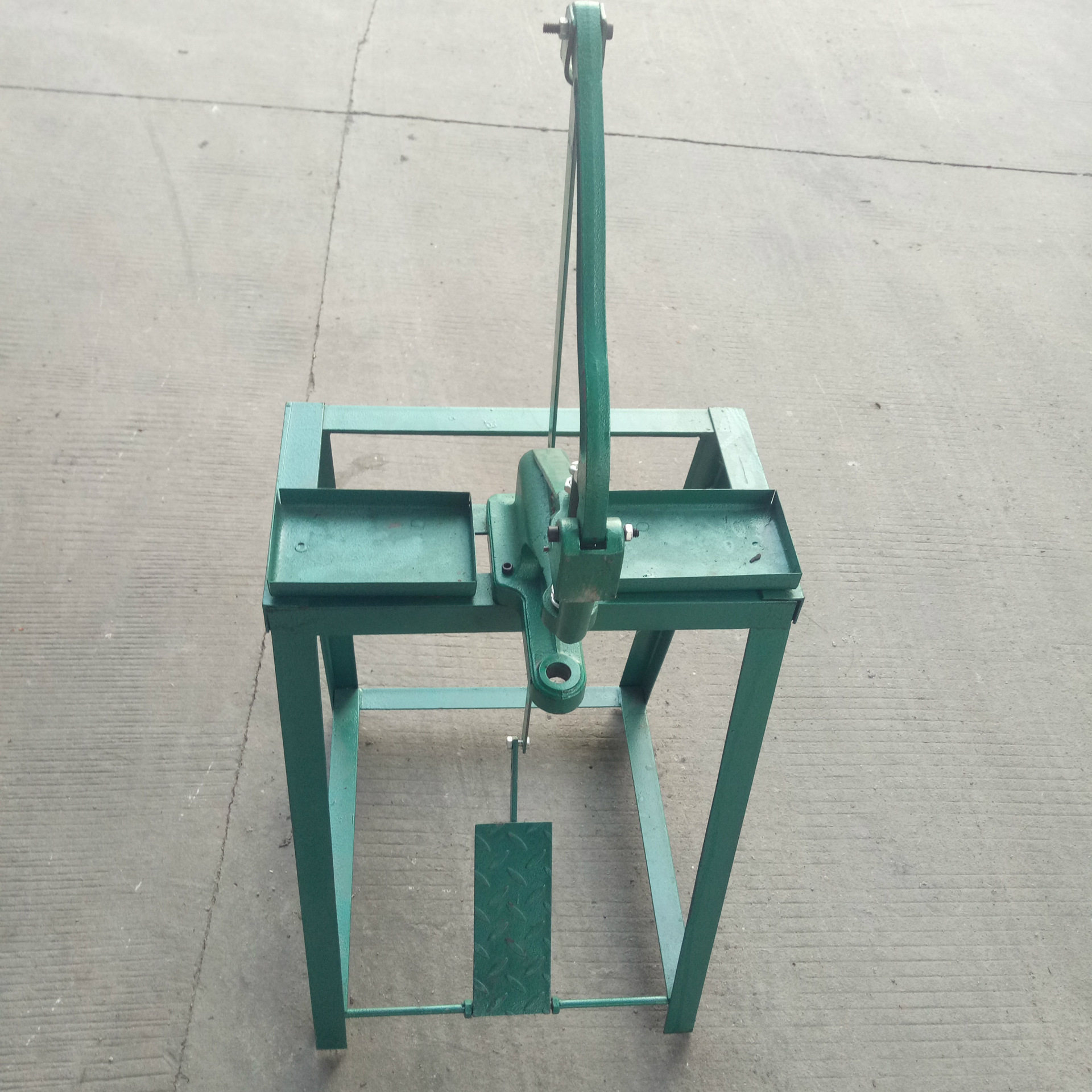 厂家供应耐用省时省力提高产量脚踩装钉机 装钉器 铆钉四合扣机