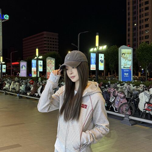 韩系细条纹连帽拉链卫衣女