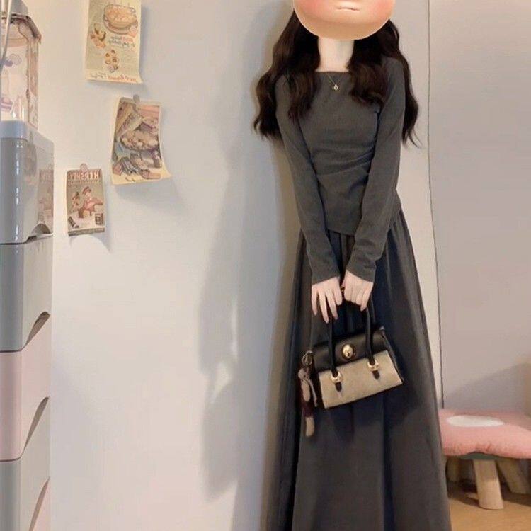 一字肩灰色针织连衣裙子女早秋季2026新款小个子香风穿搭一整套装