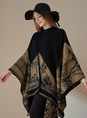 Neoclassical shawl worn over women's thickened blanket knit