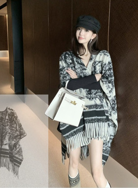 New shawl style tourism decoration, paired with a long retr