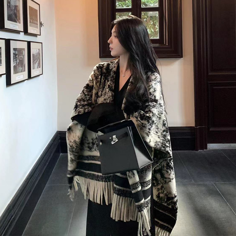 Inkpaintingdoublesidedshaw