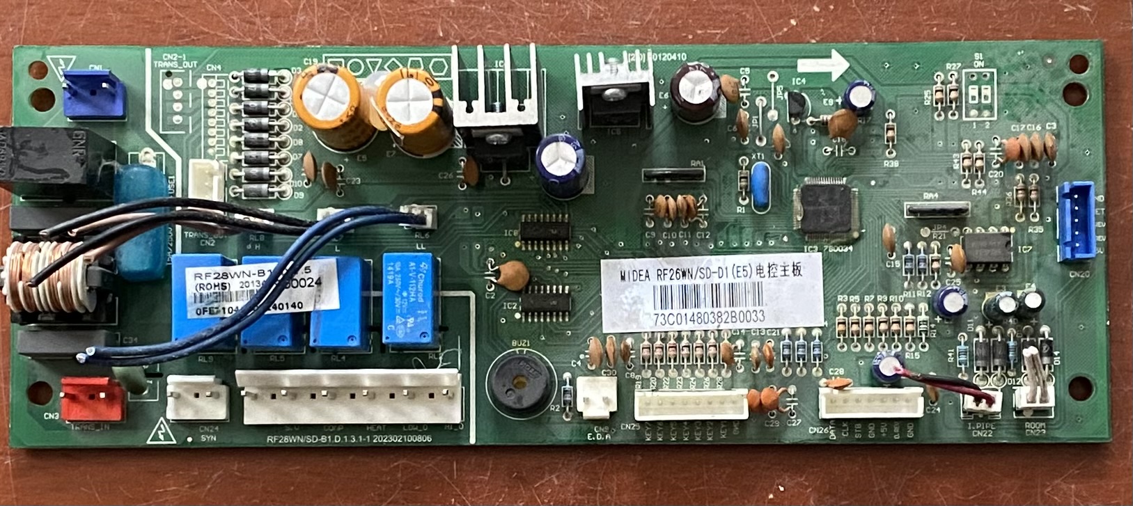 美的十匹柜机202302100806主板RF28WN/SD-B1