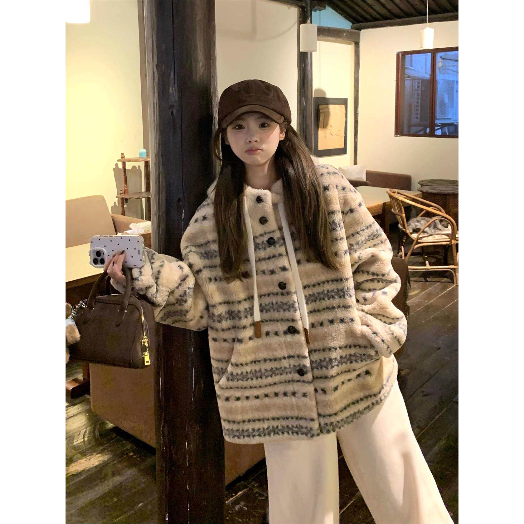 费尔岛羊羔毛外套女款2025冬季新款皮毛一体毛毛外套连帽加厚韩系