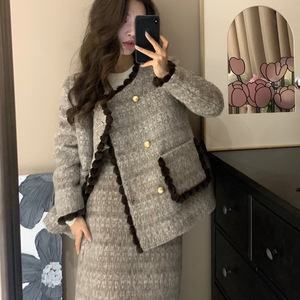 冬装新品羊尼单排扣大口袋圆领羽绒服外套女气质名媛半身裙子套装