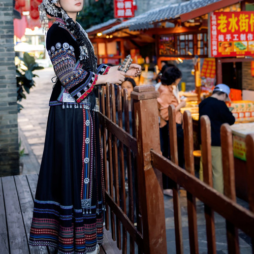 黔兰贵州苗族服装传统少数民族服饰湘西土家族苗寨迎宾舞台演出服