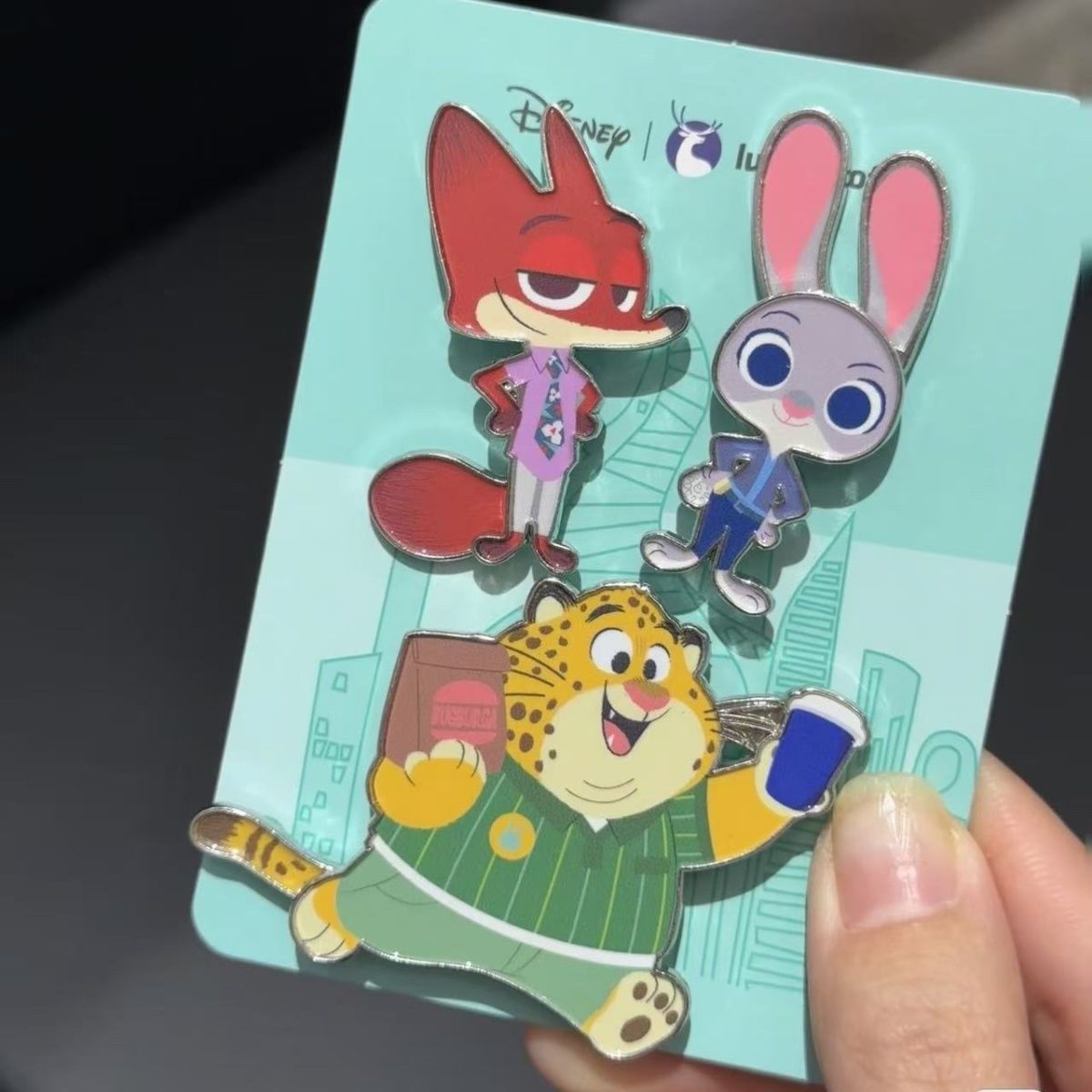 瑞幸疯狂动物城2联名合金徽章亚克力旋转冰箱贴纪念收藏礼物朋友