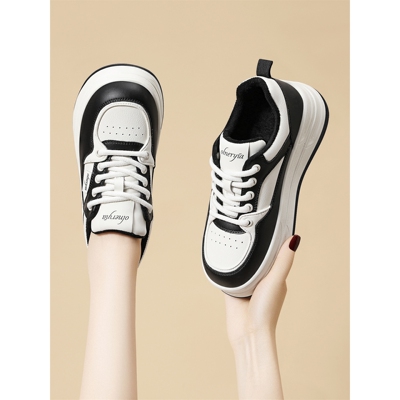 加绒小白鞋女款2025新款爆款保暖舒适厚底圆头面包鞋冬季真皮板鞋