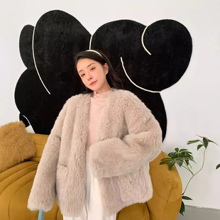 托斯卡纳26秋冬新100羊羔毛皮毛一体大衣羊剪绒V领短款皮草外套女