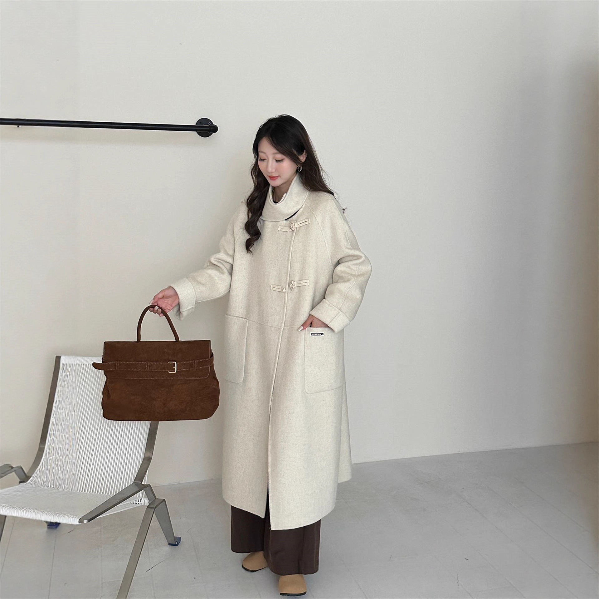 围巾领牛角扣双面羊绒大衣