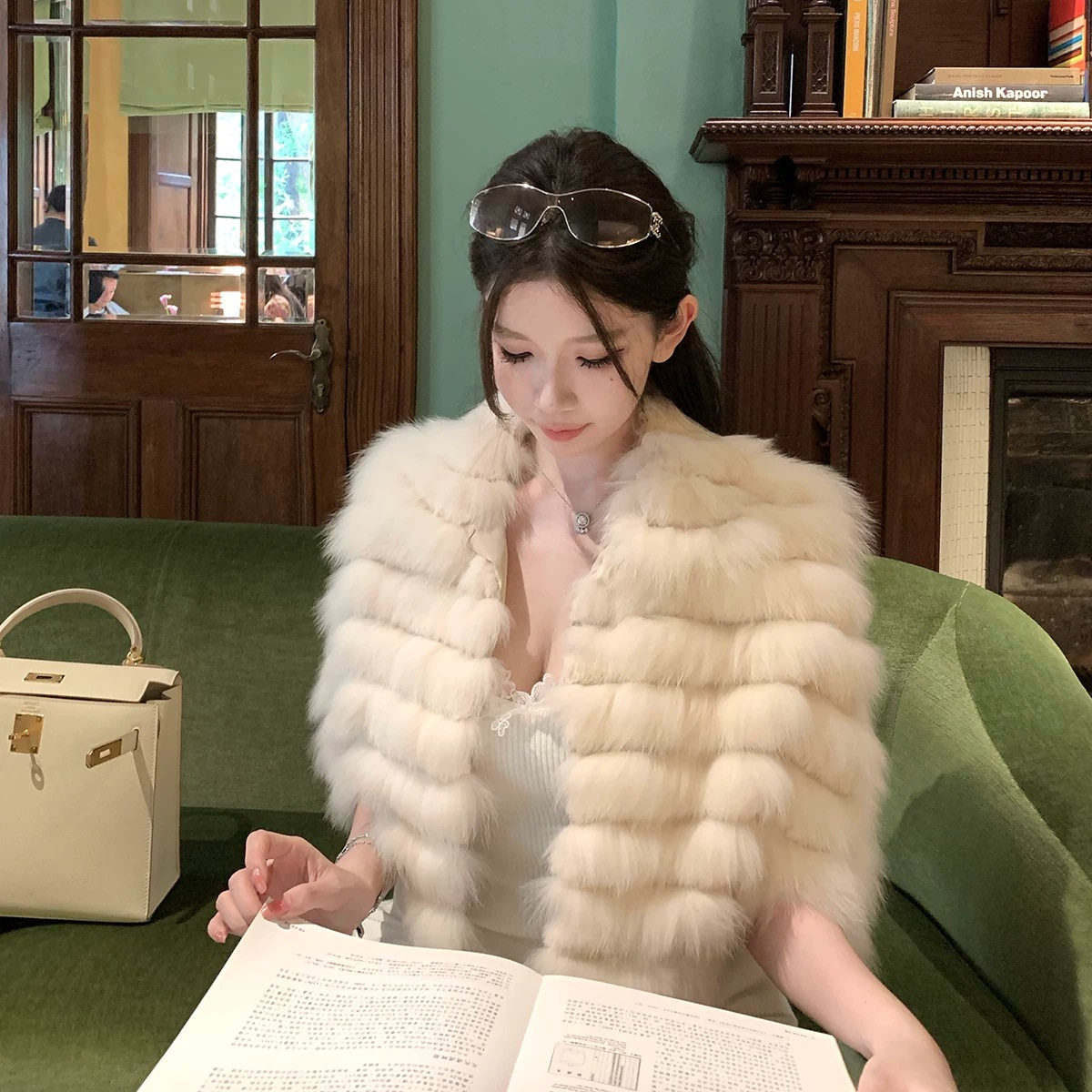 初雪白月光狐狸兔毛短款斗篷女
