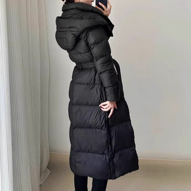 长款收腰修身羽绒服 厚款黑色外套高端平湖女装90白鸭绒连帽冬季