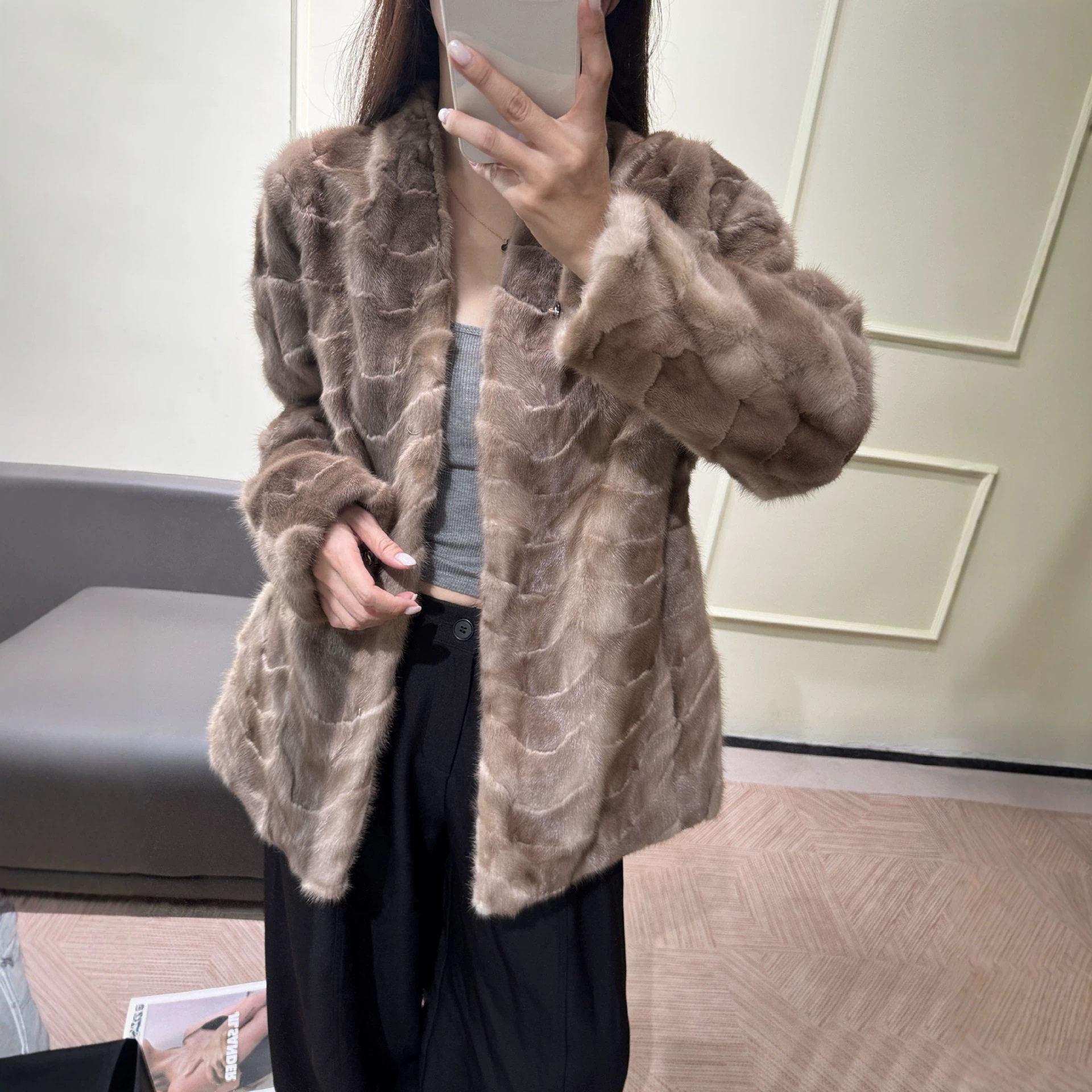 进口水貂月牙拼貂V领长款大衣女