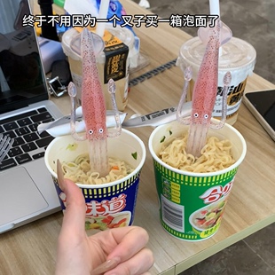 鱿鱼叉子创意日清杯面仿真乌贼叉趣味搞怪可爱泡面叉抽象章鱼餐叉