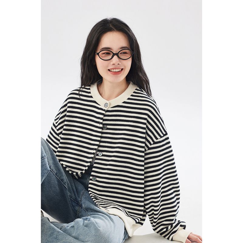 春秋宽松圆领时尚条纹针织外套女