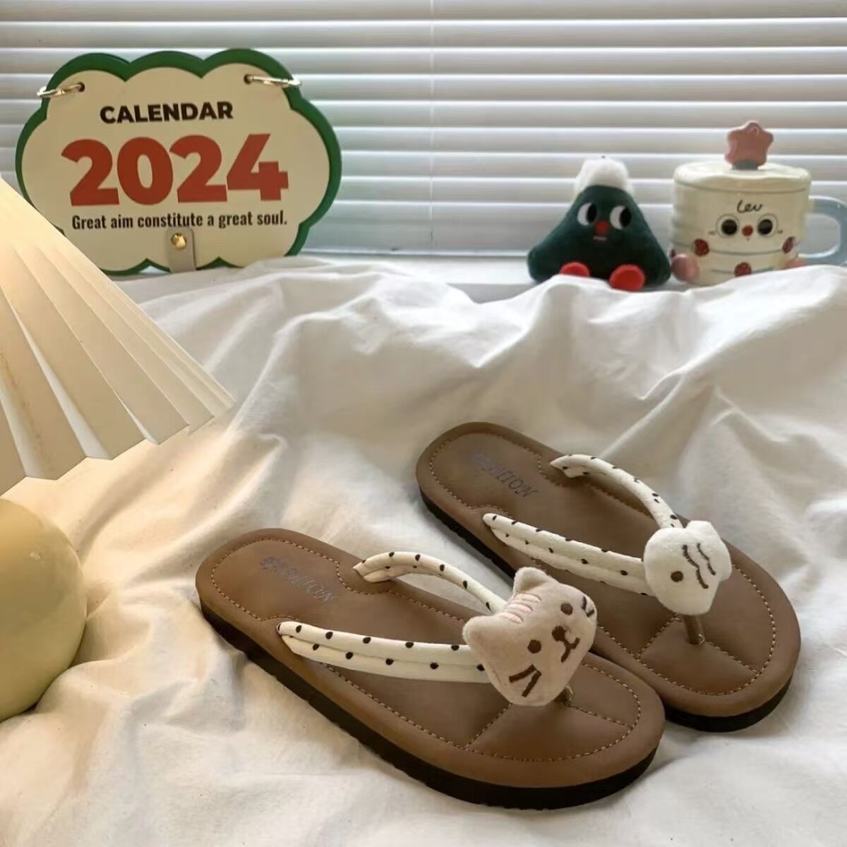 卡通波点猫鱼人字拖女可外穿2025夏季新款夹趾平底沙滩百搭凉拖鞋