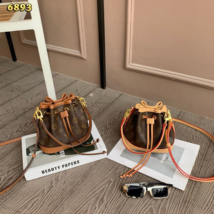 凯诗米娜女包新款抽绳小水桶小福袋手提单肩斜肩包