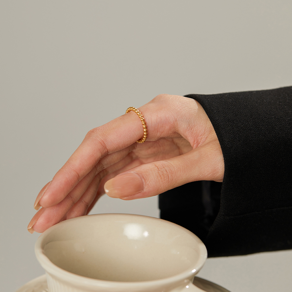 几何圆珠戒指女生闭口