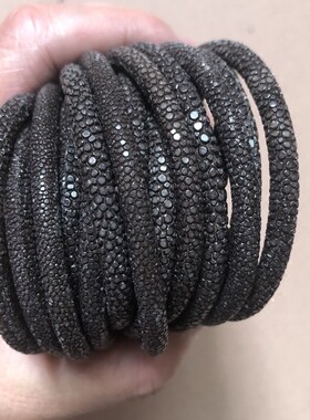 欧美风咖啡色珍珠鱼皮手镯男女简约魔鬼鱼皮绳情侣手链手环装饰