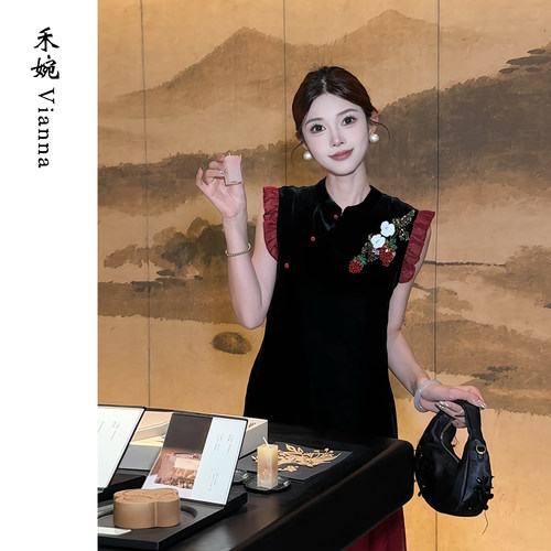 100桑蚕丝”小草莓手工法绣马甲