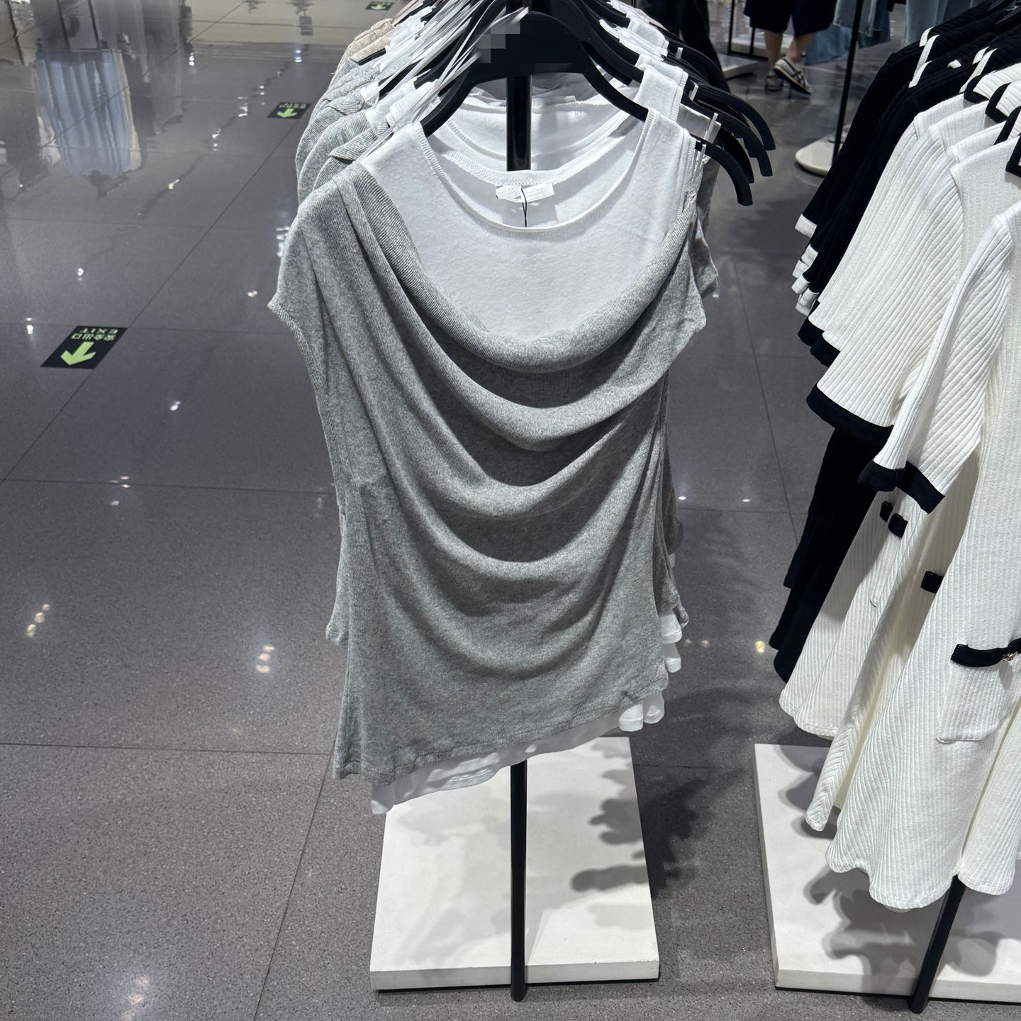 ZARluvip查罗夏圆领短袖女不对称
