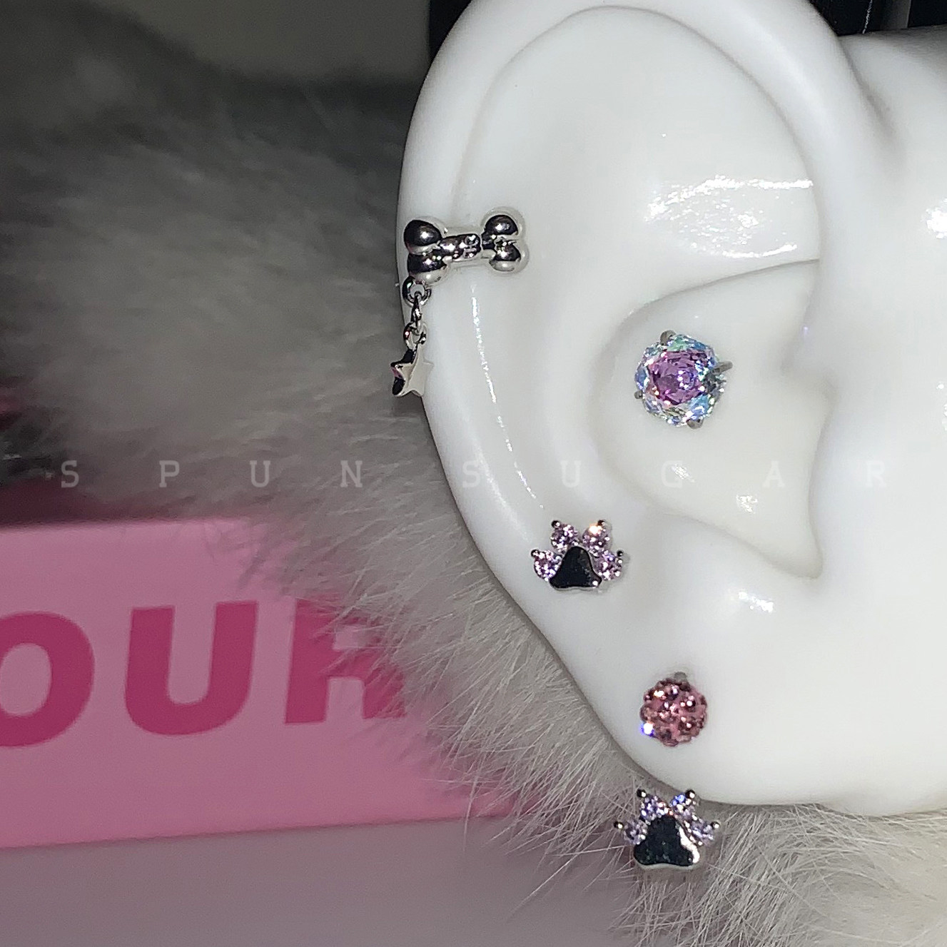 粉色可爱小猫爪耳骨钉甜妹钛钢耳蜗钉马蹄环甜酷辣妹Y2K百搭耳环