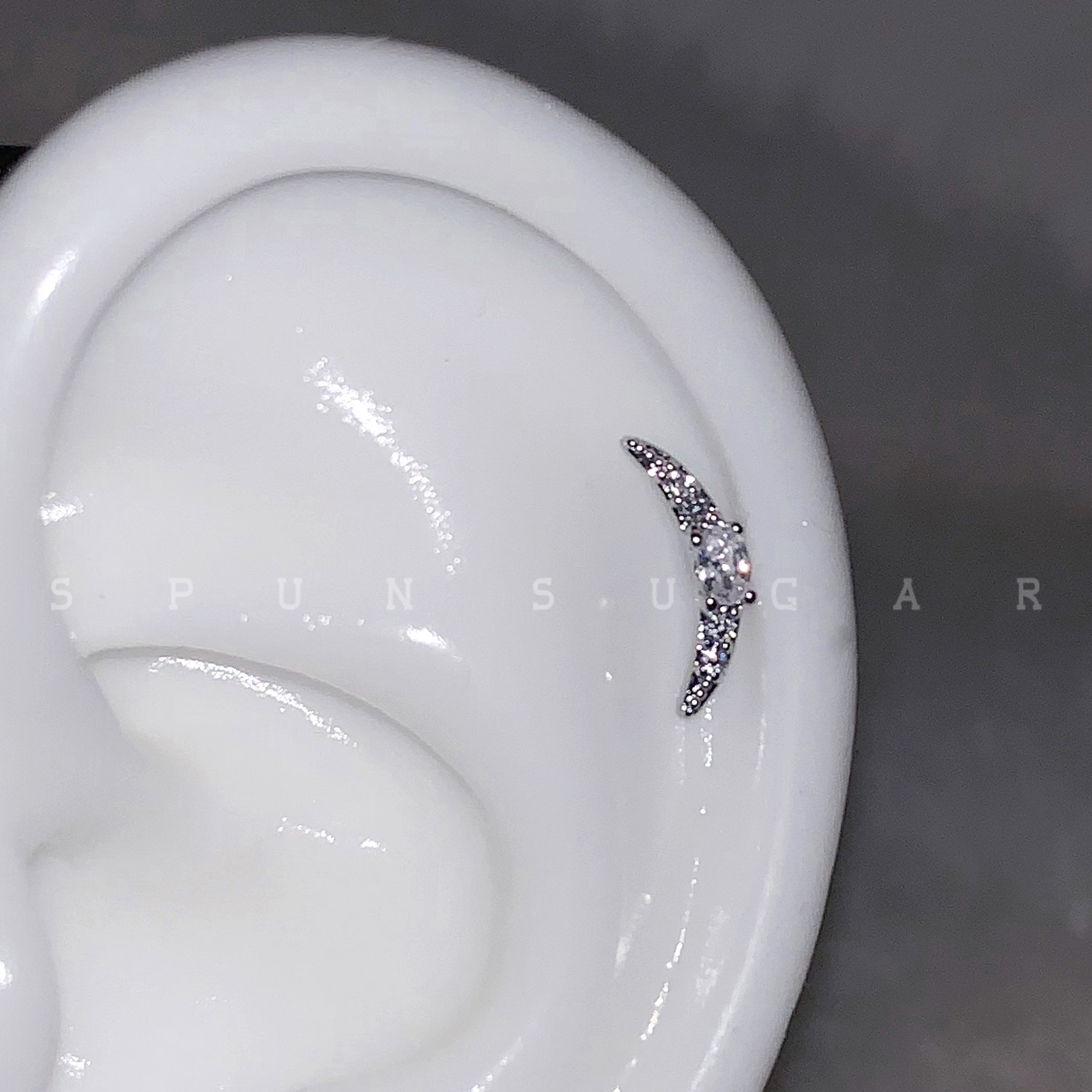 闪闪弧形月亮耳骨钉钛钢螺丝