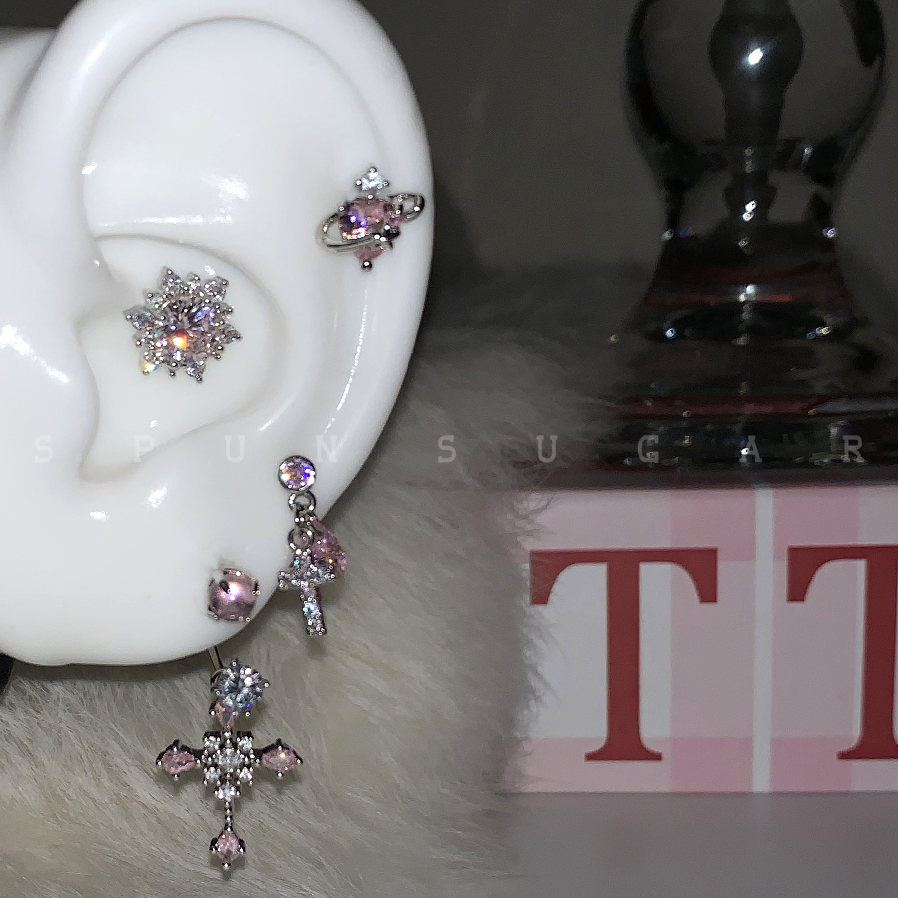 冰透水蜜桃粉色十字架吊坠马蹄环钛钢百搭爱心耳骨钉耳环个性耳饰