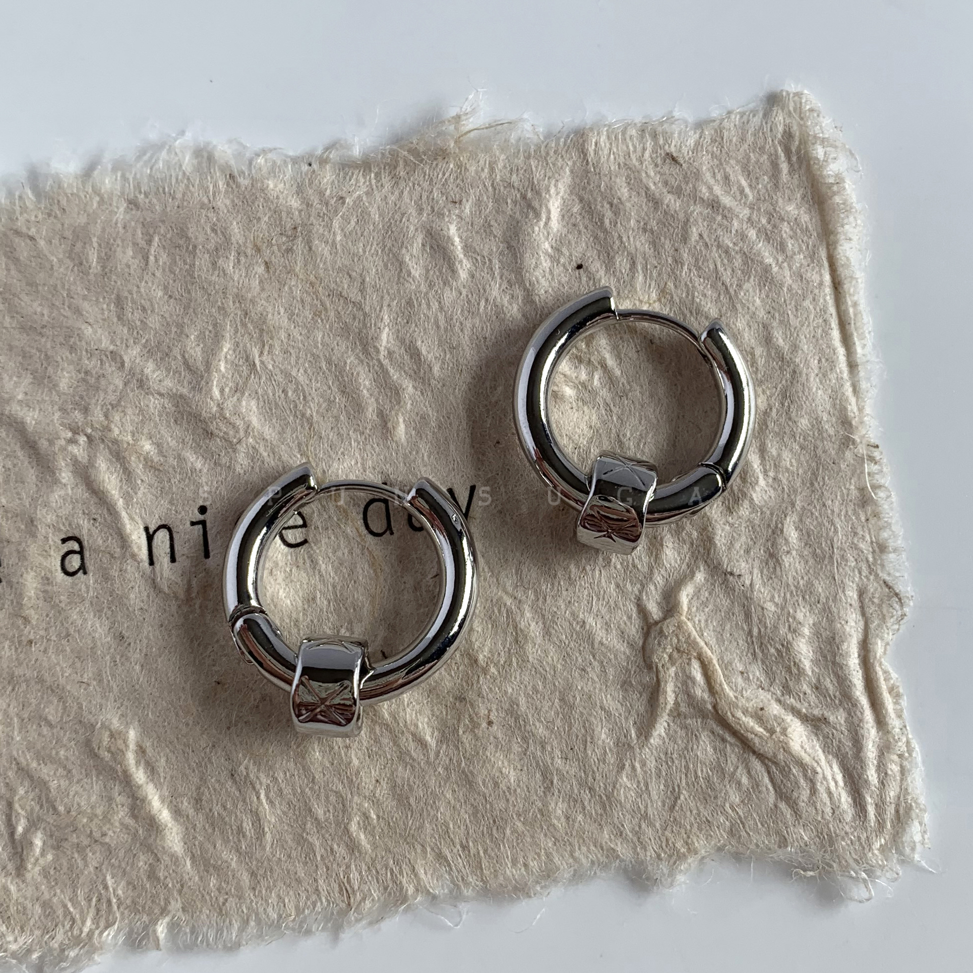 小众设计菱格纹简约耳圈