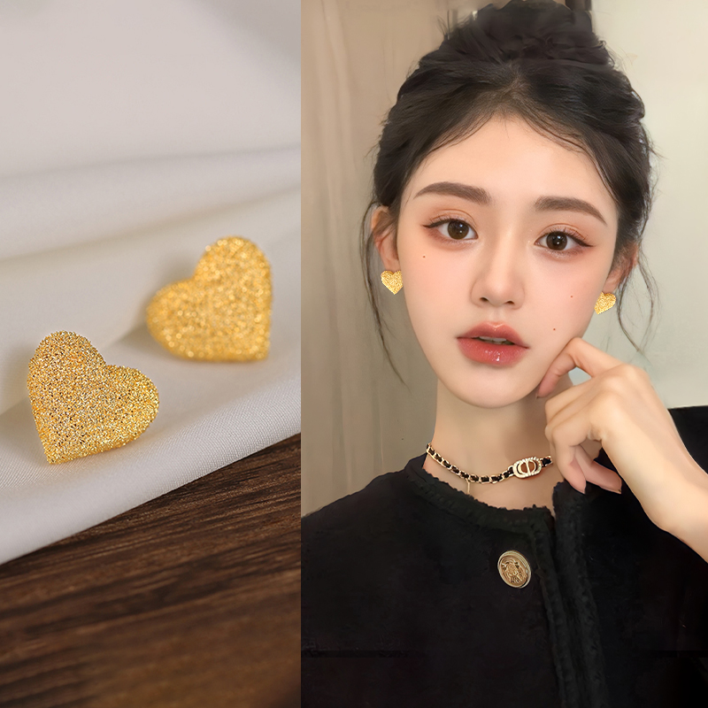 磨砂爱心耳夹轻奢高级