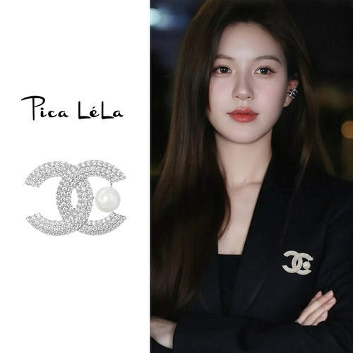 双C字母珍珠胸针女高端精致时尚