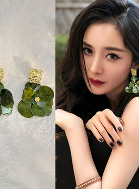 高级感花朵螺旋耳夹女独特夸张度假风无耳洞耳环法式复古绿色耳饰