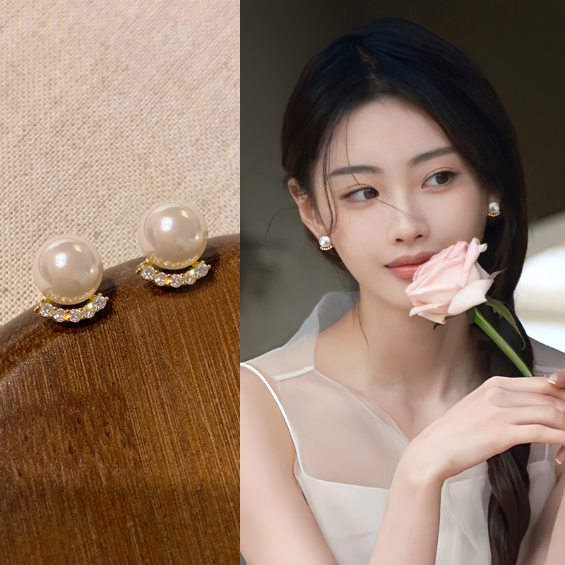 高级感珍珠款耳钉轻奢