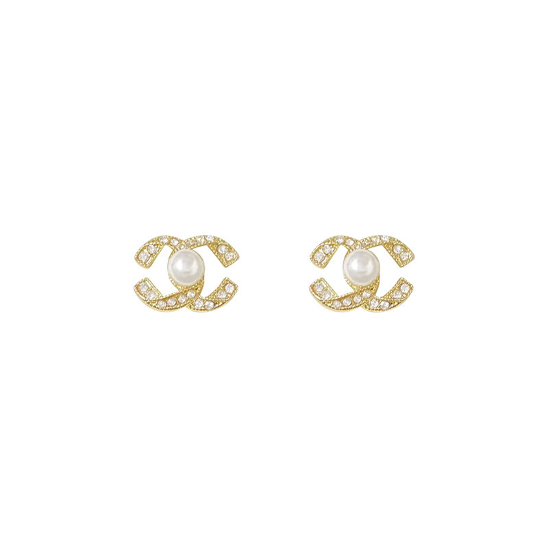 Double C Pearl Ear Clips: Elevate Your Style with Piercing-Free Luxury - Product image 5