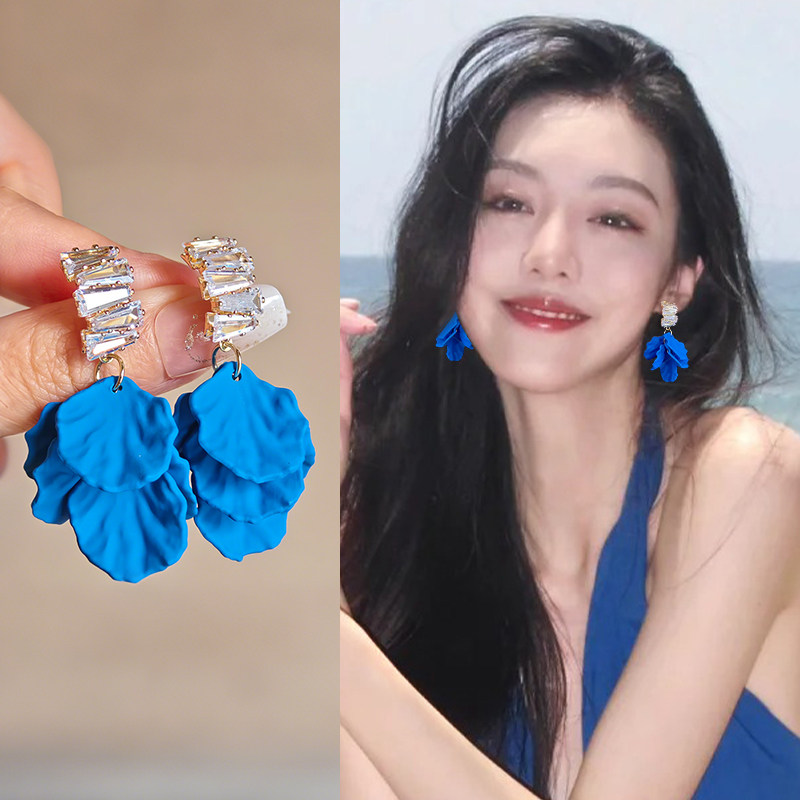 轻奢克莱因蓝花瓣耳环图片